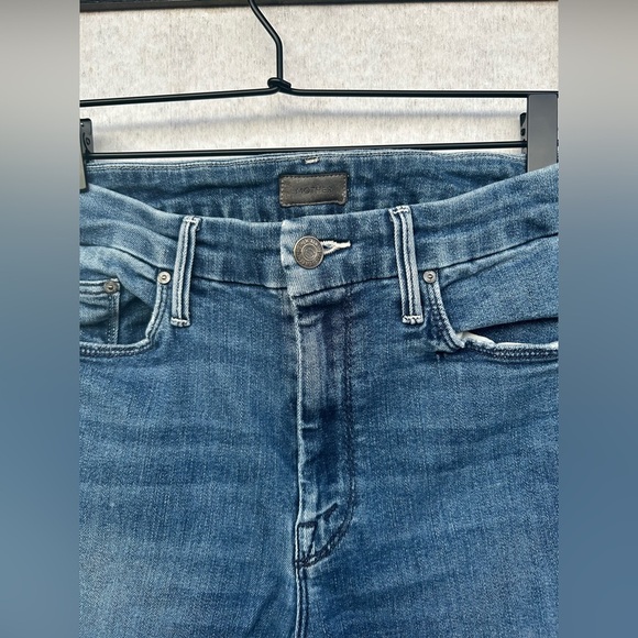 MOTHER Classic Blue Jeans The Looker Ankle Jeans in We The Animals
MOTHER - Picture 9 of 15